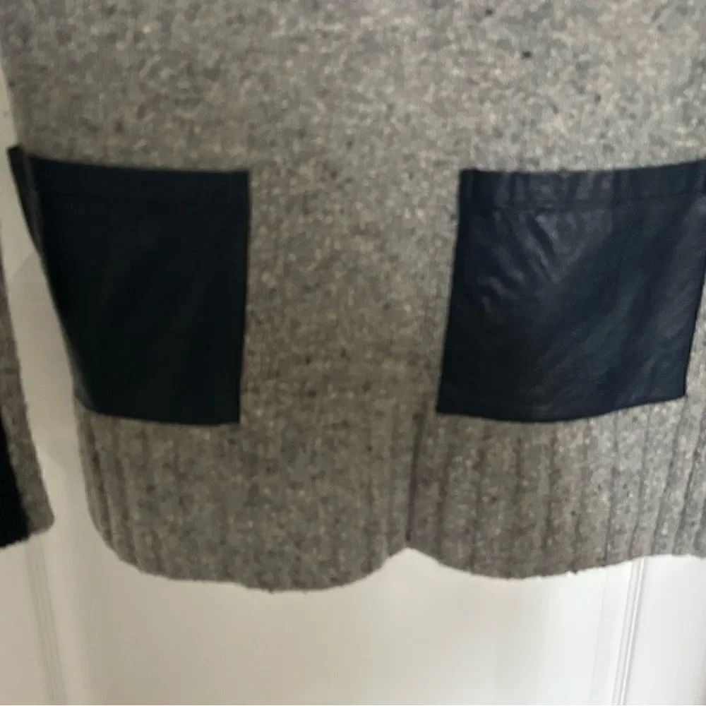 Tommy Hilfiger Women’s Gray Cotton/Wool Sweater with Blue Pockets Size Small
